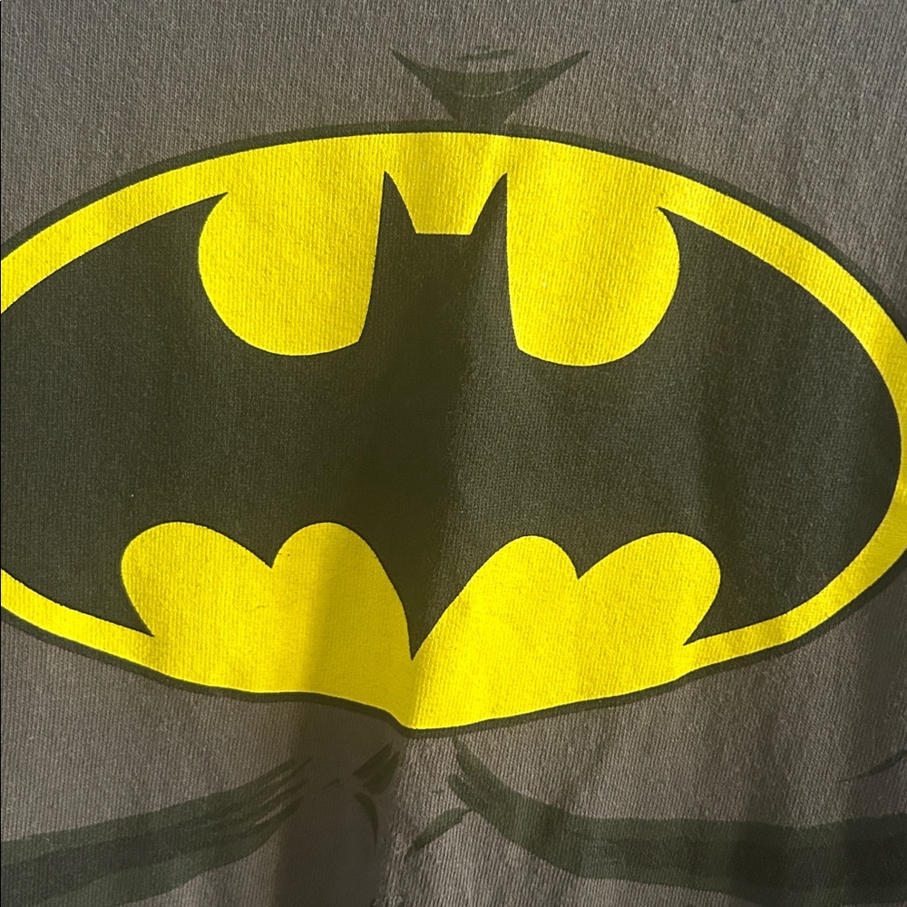 BATMAN Tshirt with Cape Mens XL - Picture 3 of 7